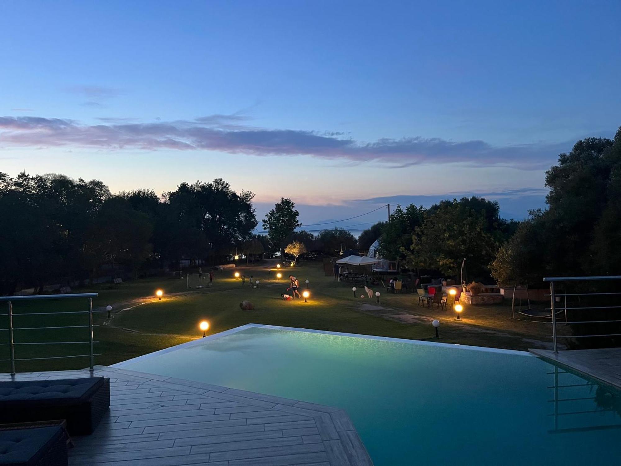 Manna Gea Glamping Domes Hotel Vonitsa Exterior photo
