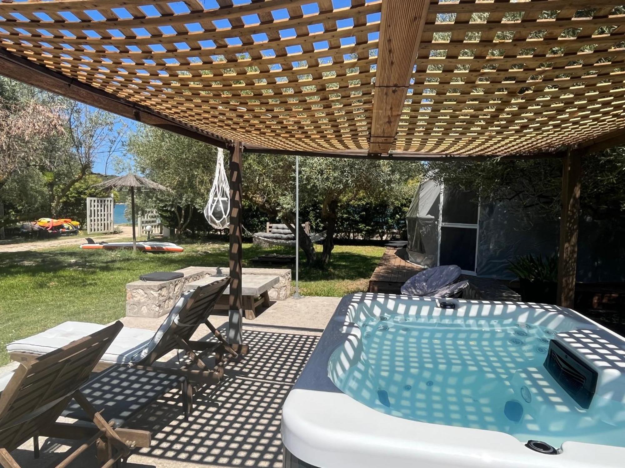 Manna Gea Glamping Domes Hotel Vonitsa Exterior photo